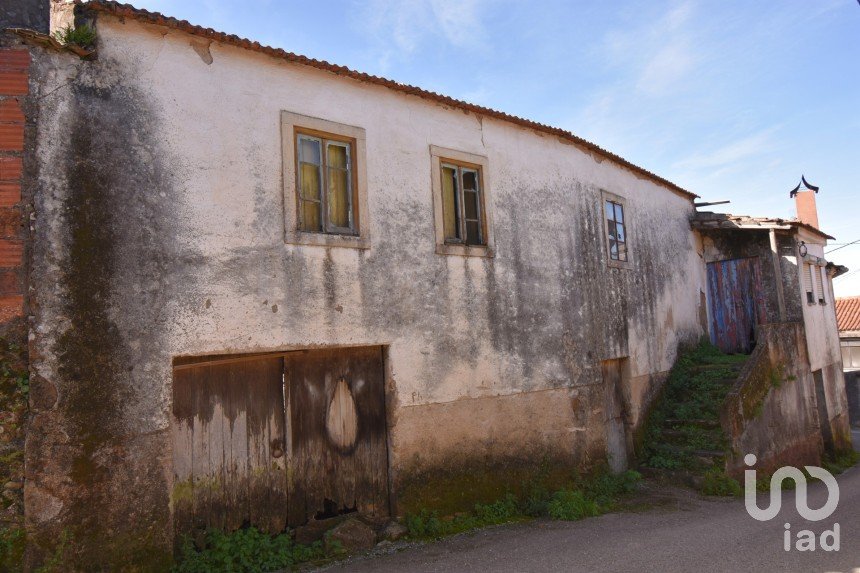 Casa de aldeia T2 em Vila Nova de 200 m²