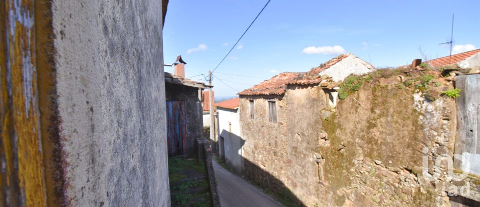 Casa de aldeia T2 em Vila Nova de 200 m²