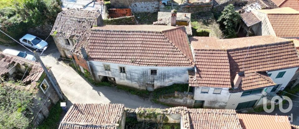 Casa de aldeia T2 em Vila Nova de 200 m²