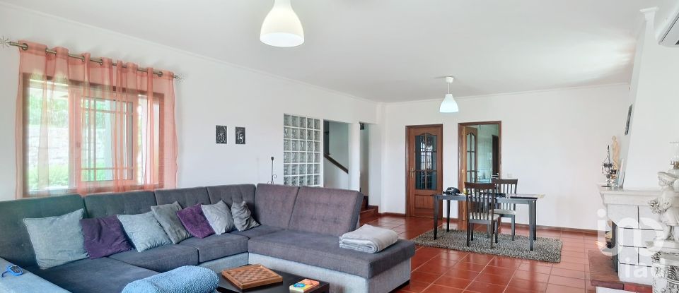 House T4 in Valpedre of 415 m²