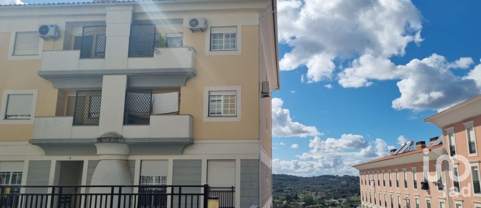 Apartment T2 in Sé e São Lourenço of 86 m²