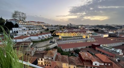 Bâtiment à Santa Marinha E São Pedro Da Afurada de 270 m²