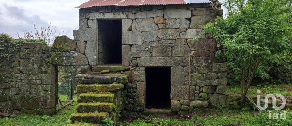 Maison T0 à Santa Cruz da Trapa e São Cristóvão de Lafões de 220 m²