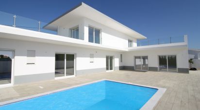 House T4 in Altura of 255 m²