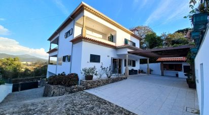 Maison T3 à Palmeira de Faro e Curvos de 252 m²