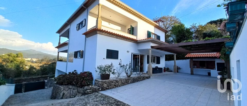 Maison T3 à Palmeira de Faro e Curvos de 252 m²