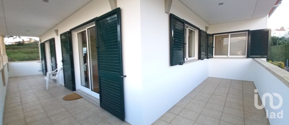 Maison T3 à Palmeira de Faro e Curvos de 252 m²