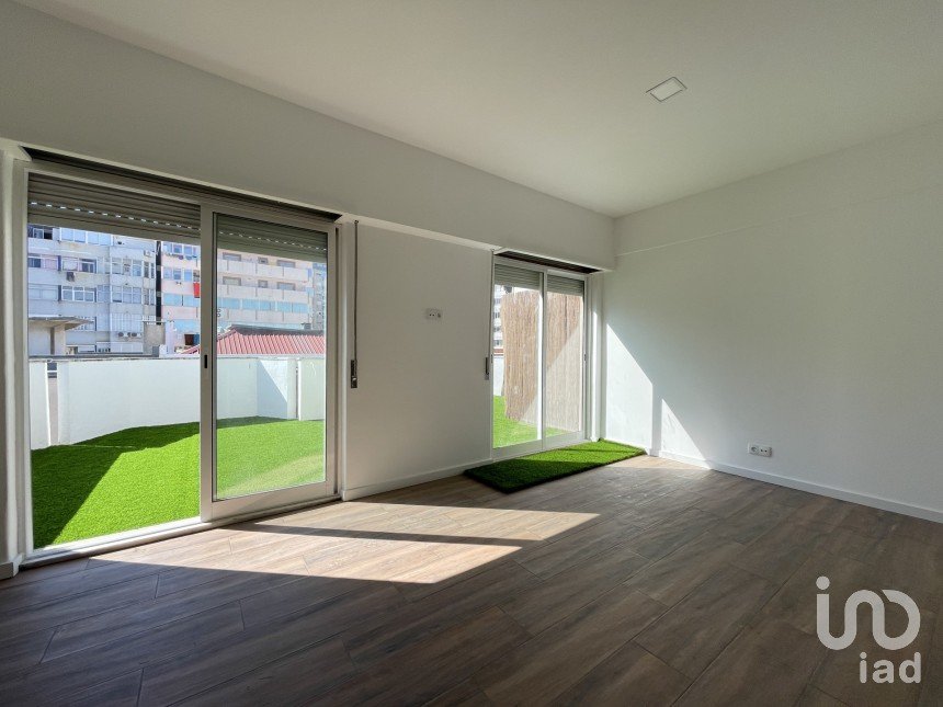 Apartment T1 in Almada, Cova da Piedade, Pragal e Cacilhas of 42 m²