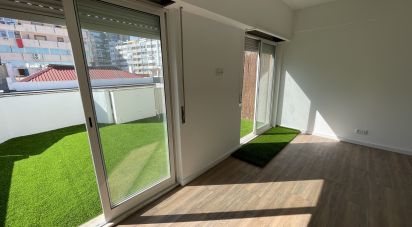 Apartment T1 in Almada, Cova da Piedade, Pragal e Cacilhas of 42 m²