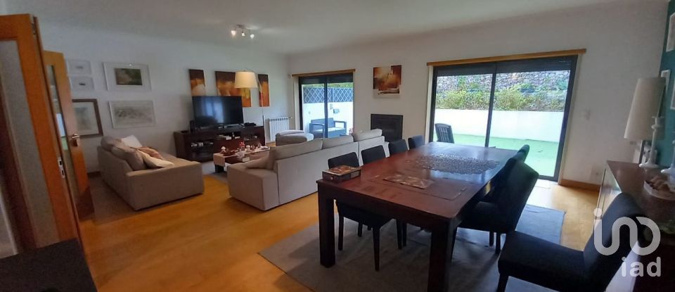 Maison T4 à Barcarena de 261 m²