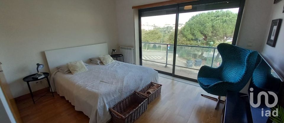 Maison T4 à Barcarena de 261 m²