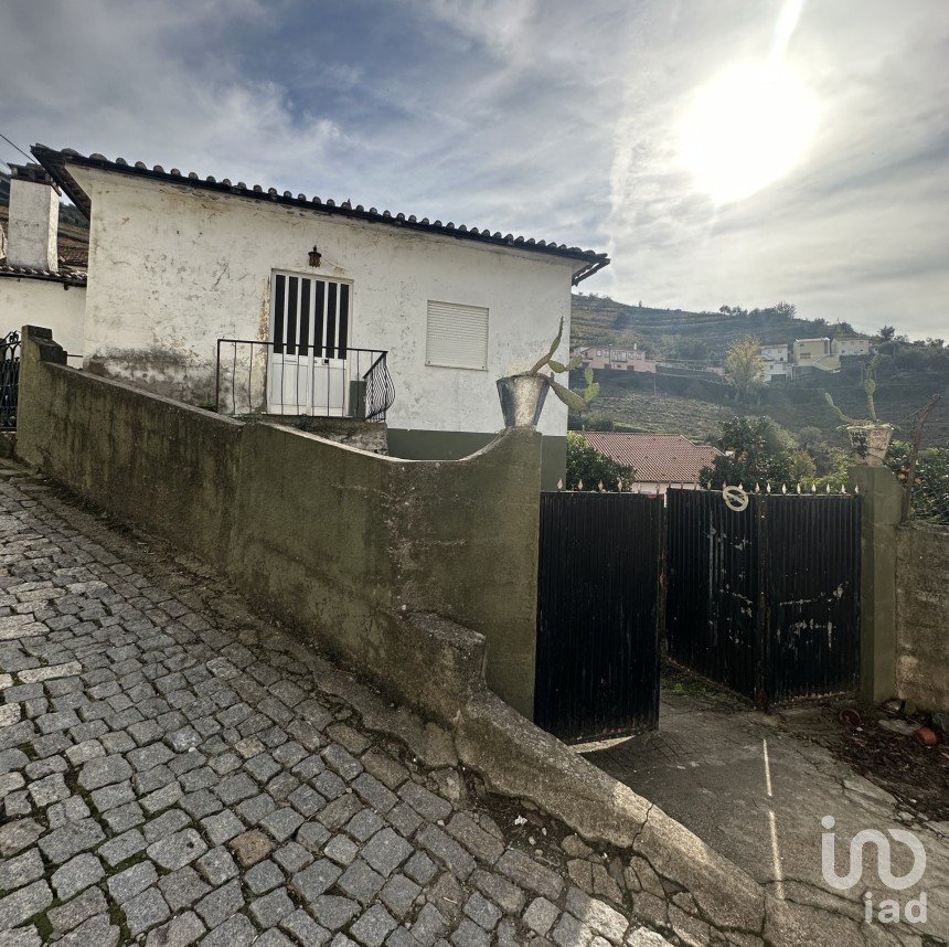 Maison de village T4 à Alvações do Corgo de 420 m²