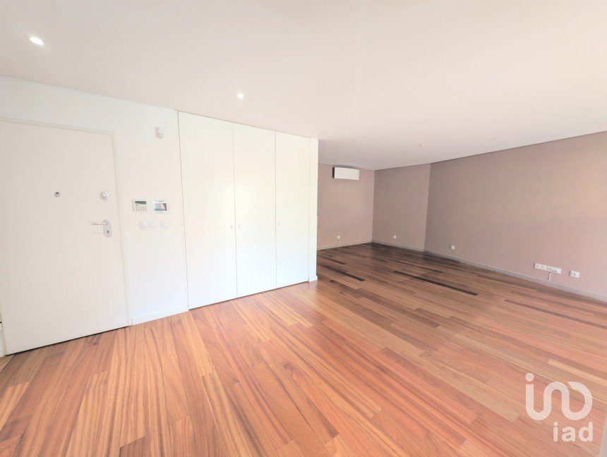 Apartment T3 in Santo António of 131 m²