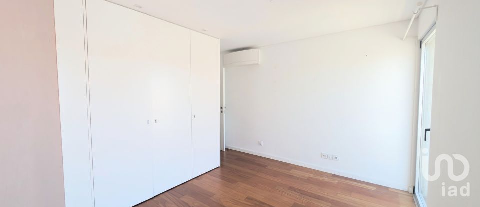 Apartment T3 in Santo António of 131 m²