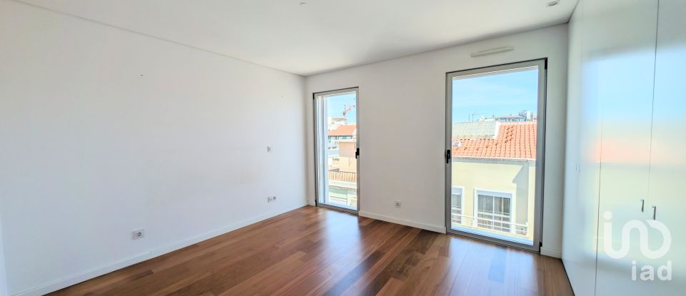 Apartment T3 in Santo António of 131 m²