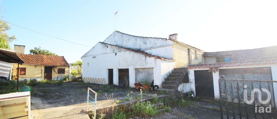 House T2 in Além da Ribeira e Pedreira of 216 m²