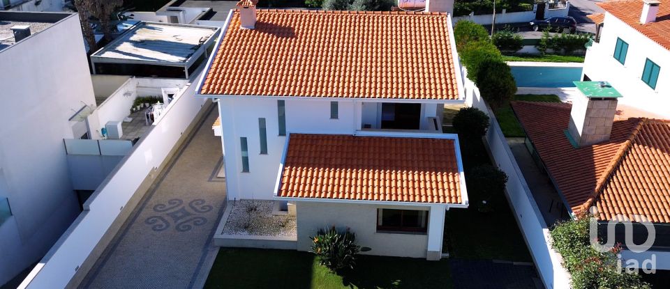 House T4 in Árvore of 314 m²