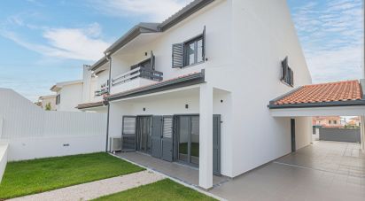 Casa tradicional T3 em Porto Salvo de 130 m²