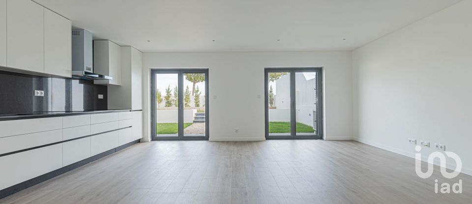 Casa tradicional T3 em Porto Salvo de 130 m²