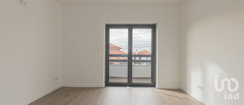 Casa tradicional T3 em Porto Salvo de 130 m²