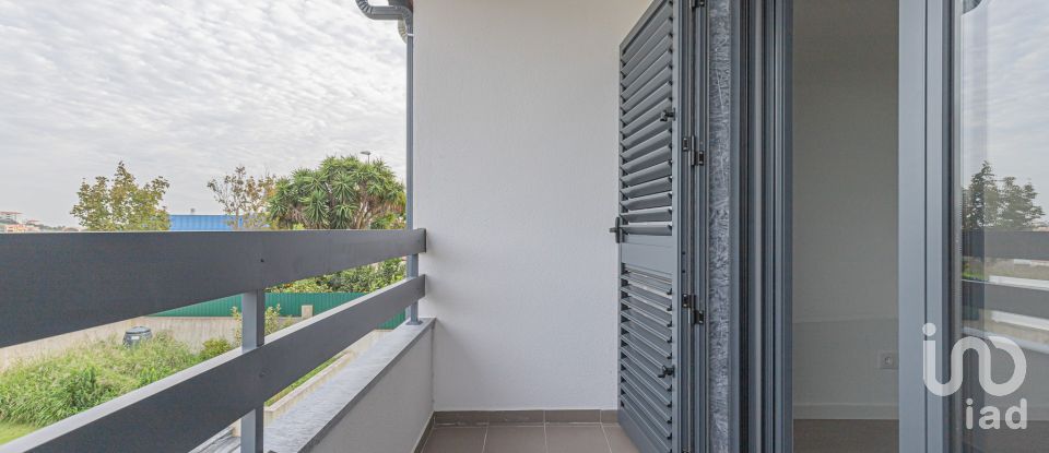 Casa tradicional T3 em Porto Salvo de 130 m²