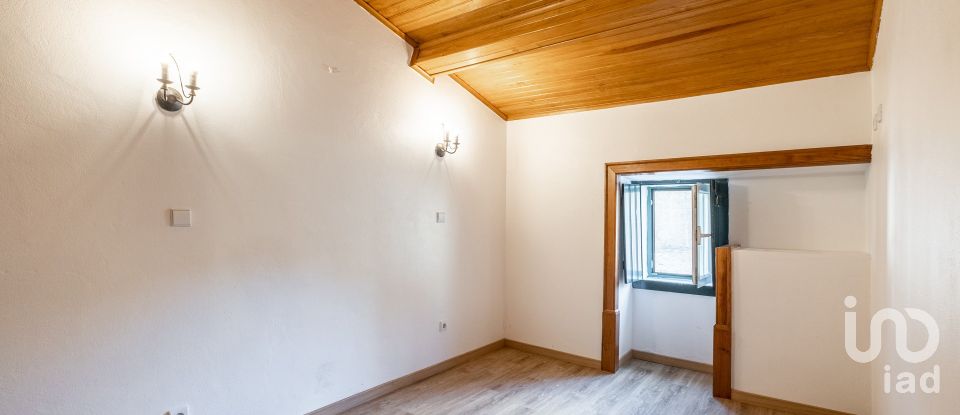 Casa T2 em Alcobaça e Vestiaria de 98 m²