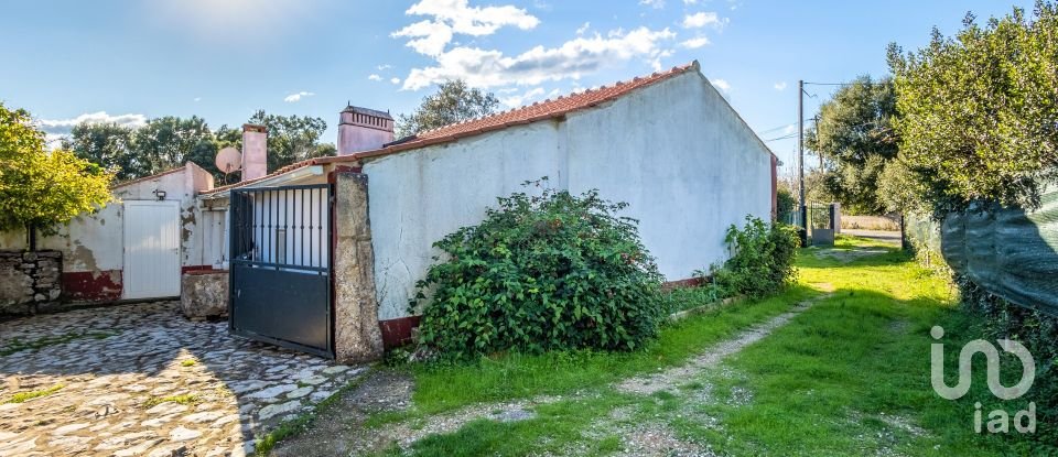 Casa T2 em Alcobaça e Vestiaria de 98 m²