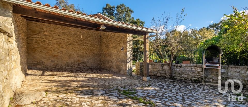 Casa T2 em Alcobaça e Vestiaria de 98 m²