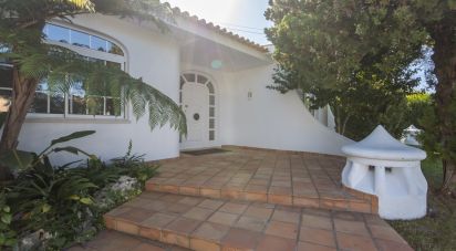 Traditional house T5 in Corroios of 287 m²