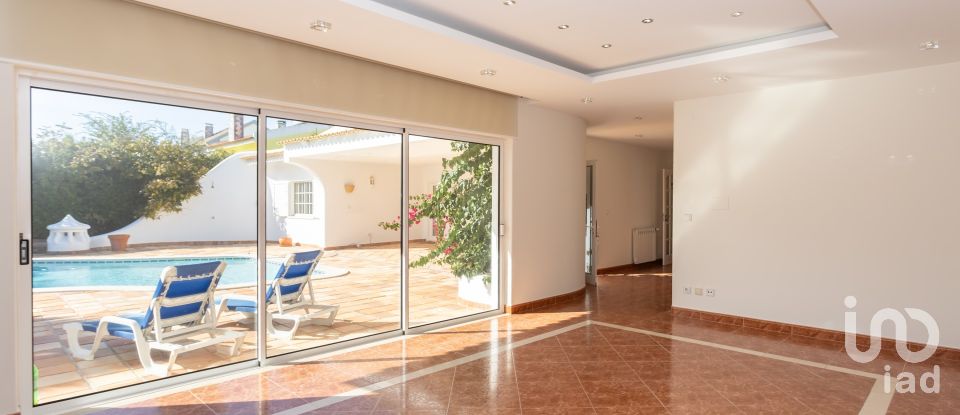 Maison traditionnelle T5 à Corroios de 287 m²