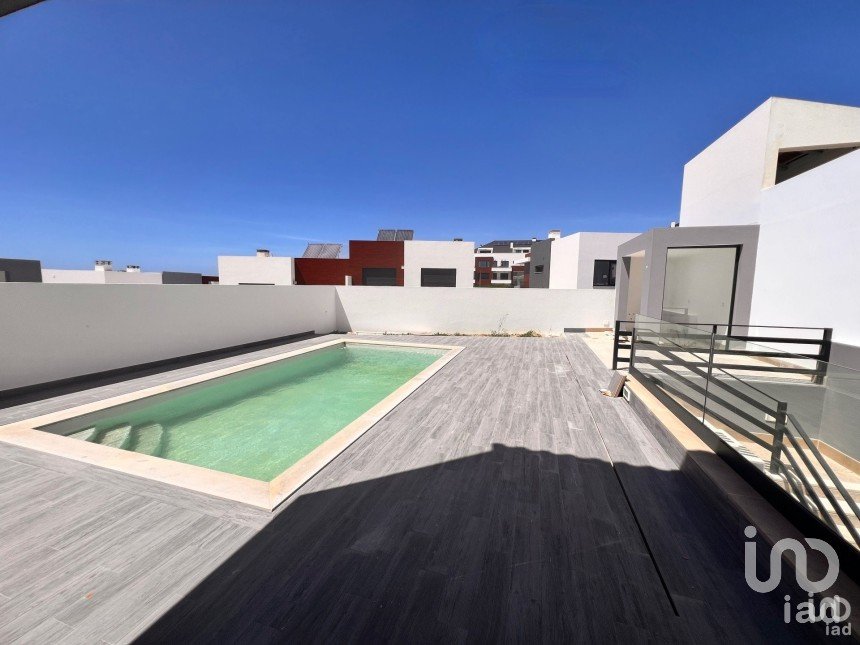 Casa / Villa T4 em Carvoeira de 308 m²