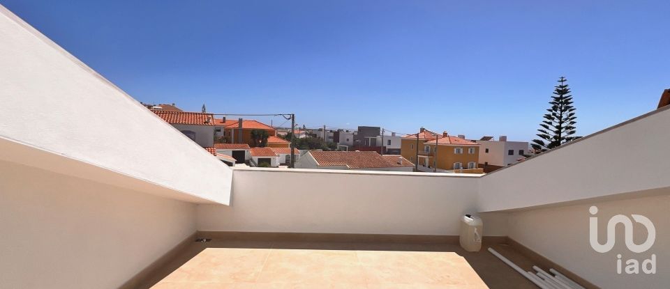 Casa / Villa T4 em Carvoeira de 308 m²