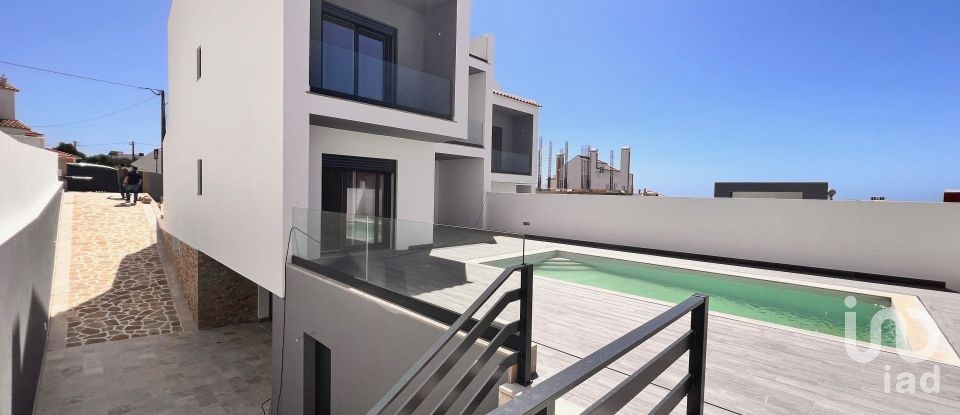 Casa / Villa T4 em Carvoeira de 308 m²