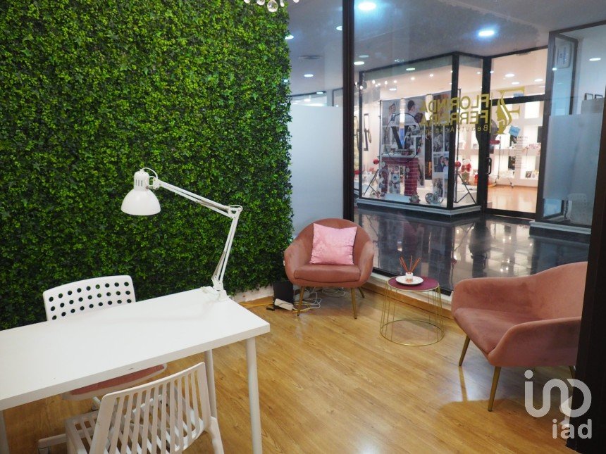 Boutique/Local commercial à Santa Maria, São Pedro E Matacães de 27 m²