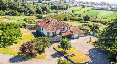 Maison T3 à Oliveira (Santa Maria) de 221 m²