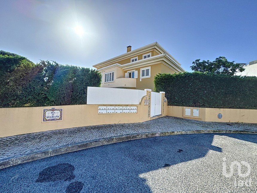 Apartment T3 in Cascais e Estoril of 179 m²