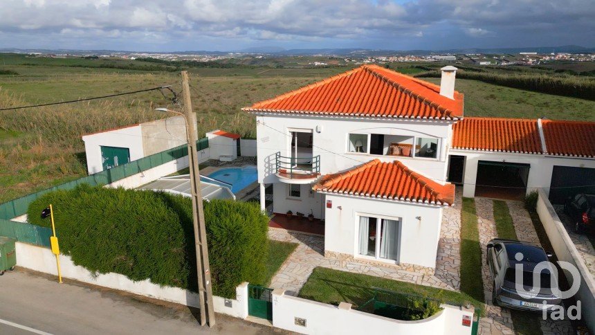 House T4 in São Pedro da Cadeira of 216 m²