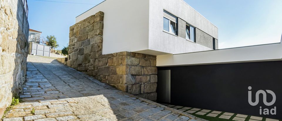 House T4 in Abragão of 226 m²