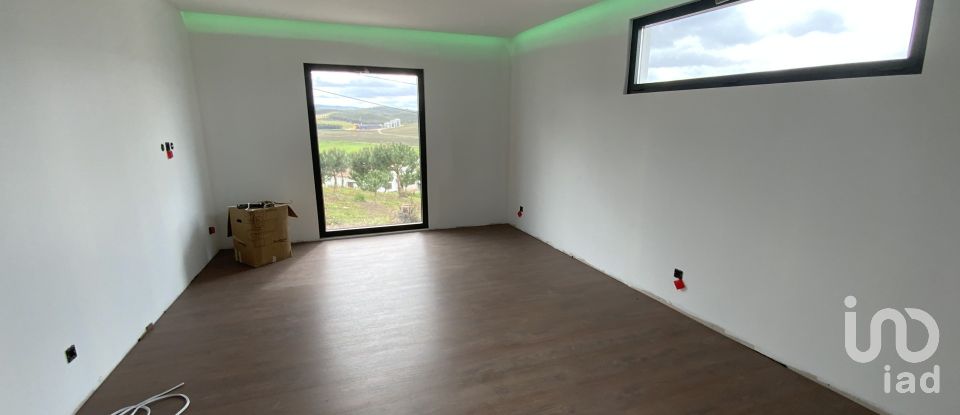 House T3 in Cadaval e Pêro Moniz of 157 m²