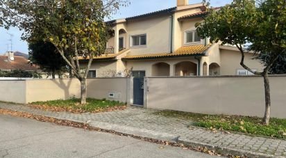 Gîte T4 à Santa Cruz/Trindade E Sanjurge de 273 m²