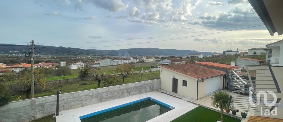 Gîte T4 à Santa Cruz/Trindade E Sanjurge de 273 m²