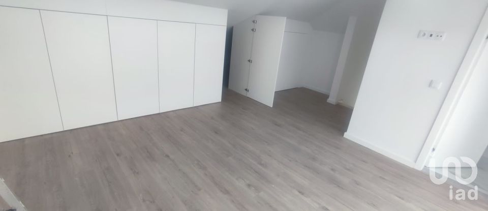 Casa / Villa T4 em Charneca De Caparica E Sobreda de 288 m²