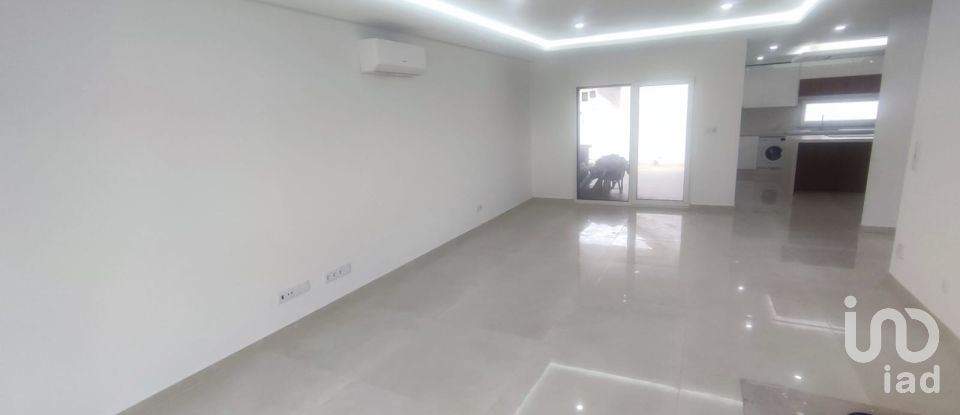 Casa / Villa T4 em Charneca De Caparica E Sobreda de 288 m²