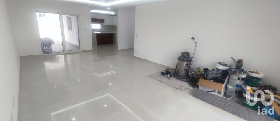 Casa / Villa T4 em Charneca De Caparica E Sobreda de 288 m²