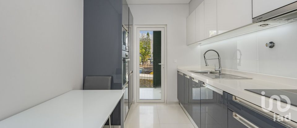 Apartamento T2 em Funchal (Sé) de 117 m²