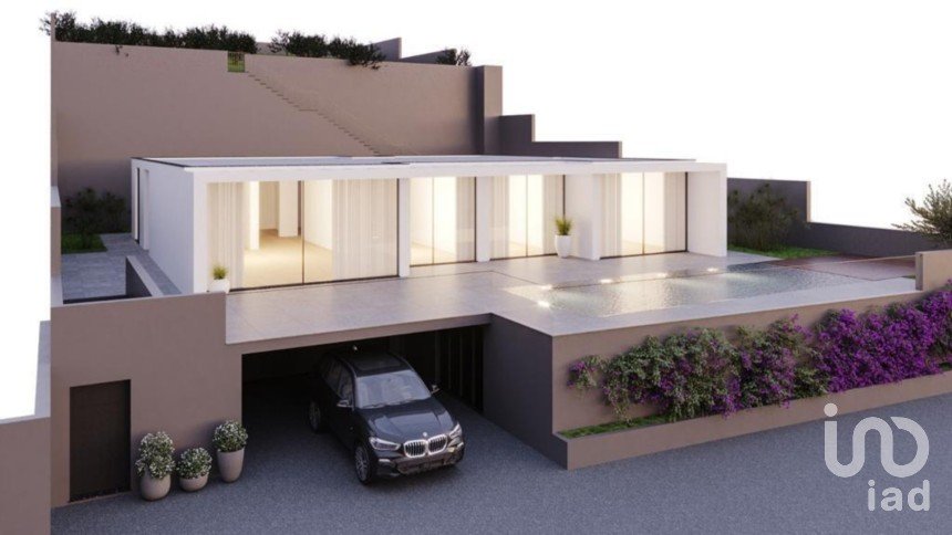 House T3 in Ribeira Brava of 234 m²