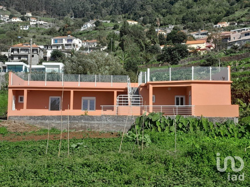 House T3 in Arco da Calheta of 112 m²