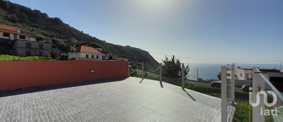 House T3 in Arco da Calheta of 112 m²