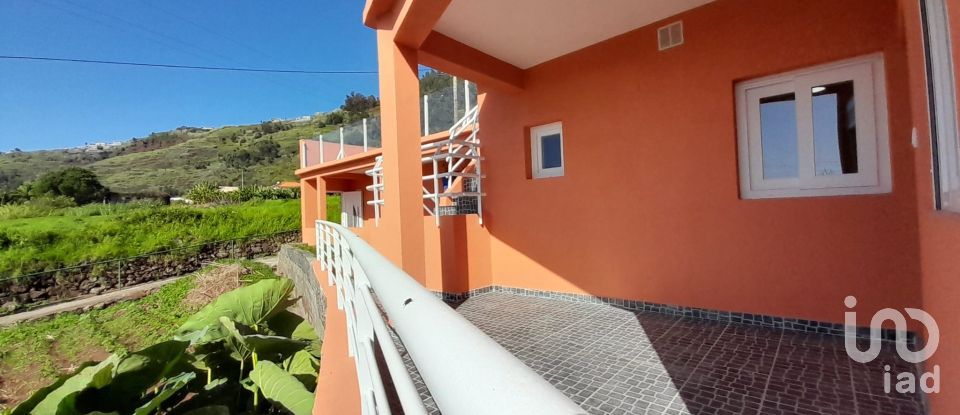 House T3 in Arco da Calheta of 112 m²