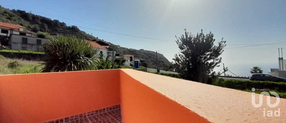 House T3 in Arco da Calheta of 112 m²